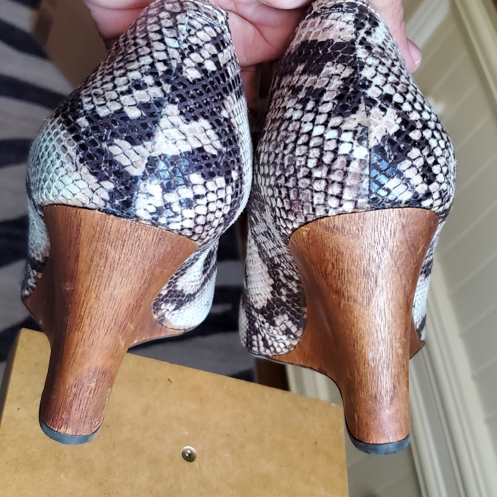 Clarks Snakeskin Wedges BRAND NEW - Picture 2 of 6